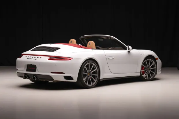 2018 911 Carrera 4S Cabriolet photo 2