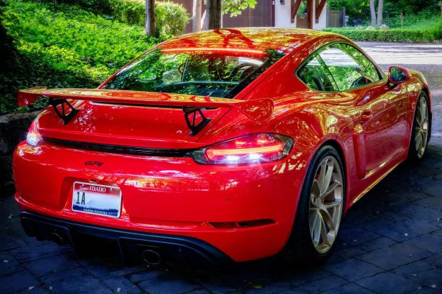 2021 718 Cayman GT4 photo 2
