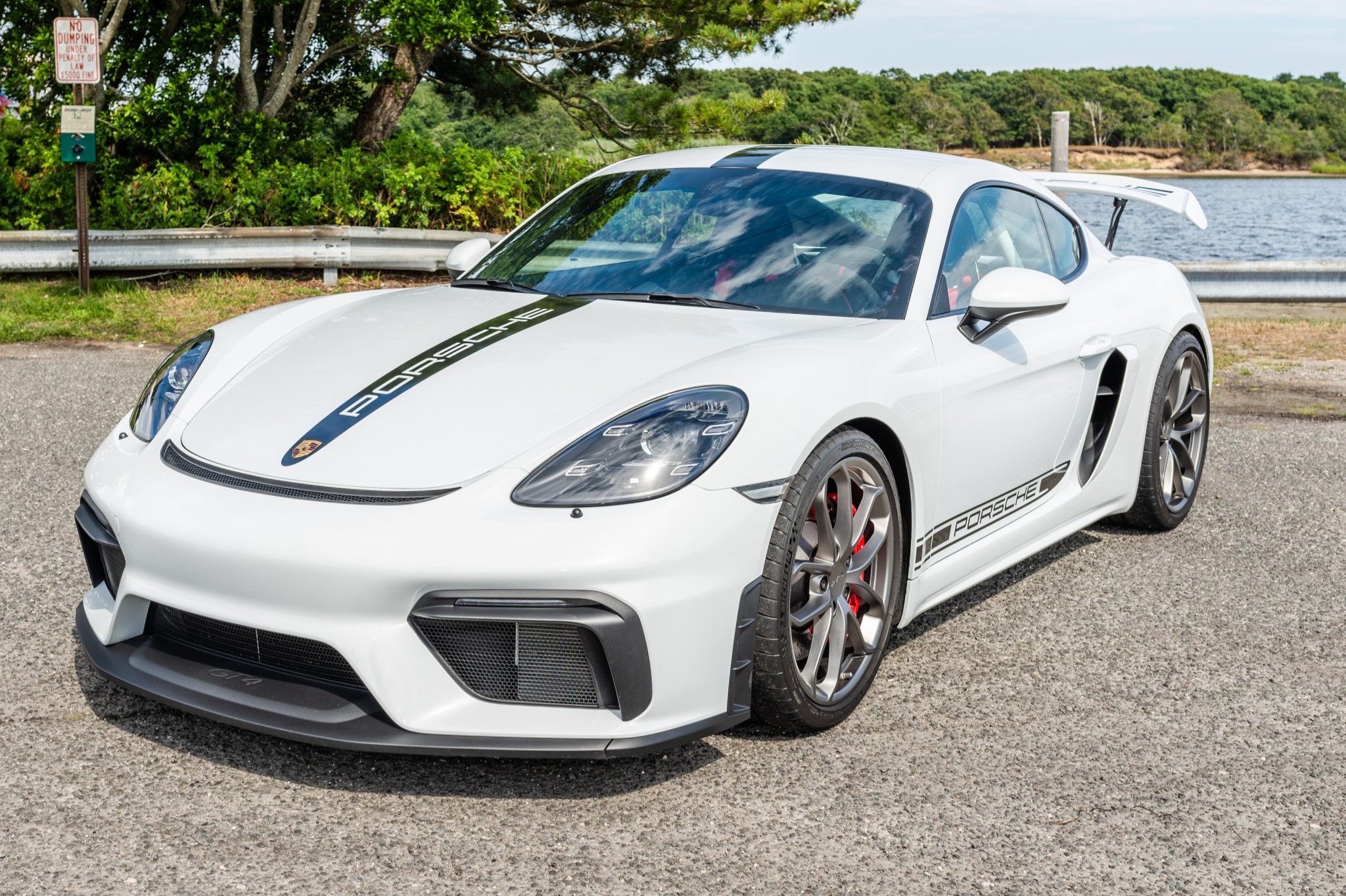 2020 718 Cayman GT4 photo 2