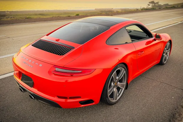 2017 911 Carrera photo 2