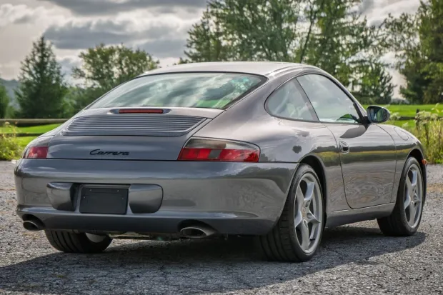 2002 911 Carrera photo 2