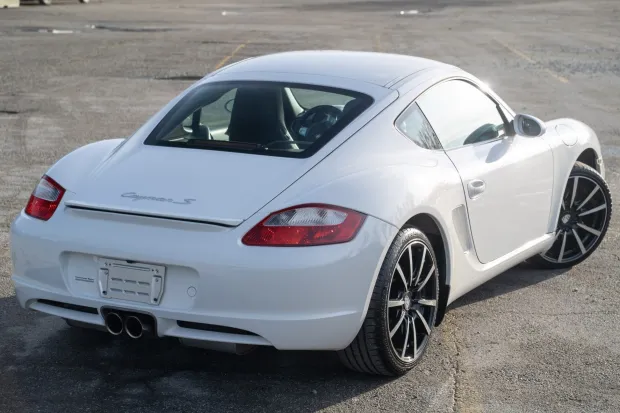 2008 Cayman Base photo 2