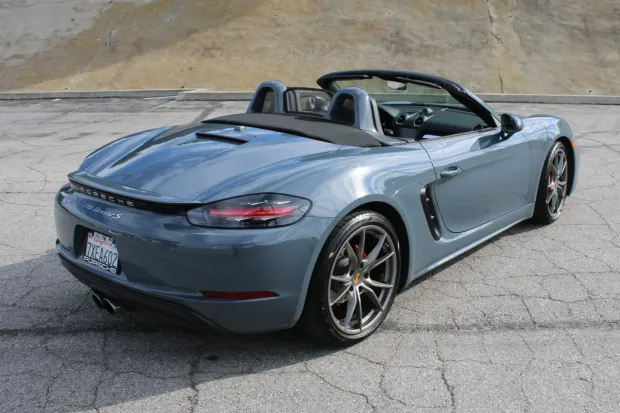 2017 718 Boxster S photo 2