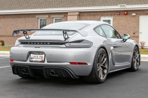 2020 718 Cayman GT4 photo 2