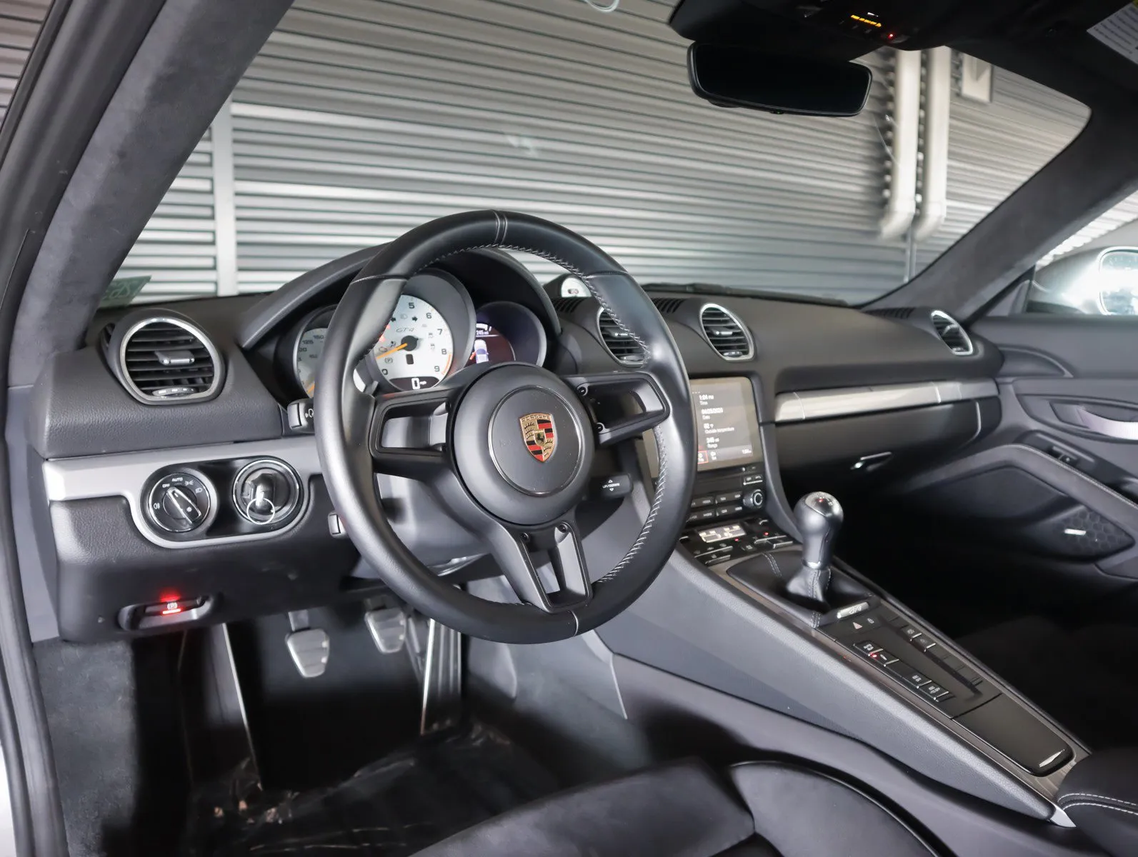 2020 718 Cayman GT4 photo 2