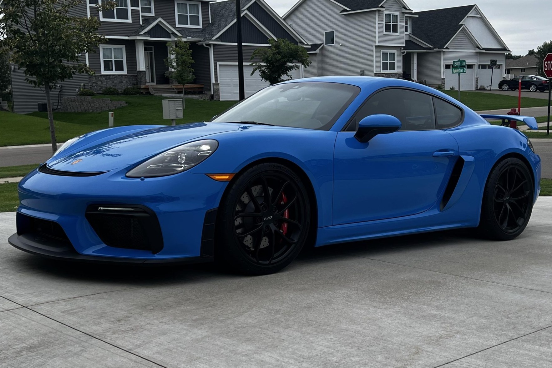 2022 718 Cayman GT4 photo 2
