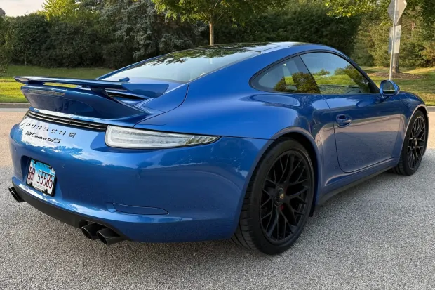 2015 911 Carrera GTS photo 2