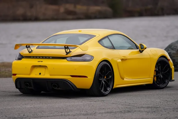 2020 718 Cayman GT4 photo 2