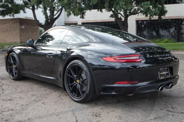 2017 911 Carrera photo 2
