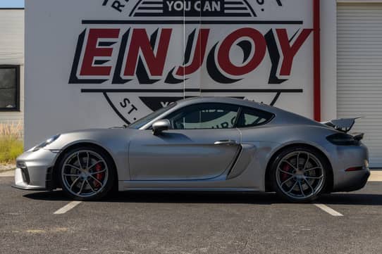 2020 718 Cayman GT4 photo 2