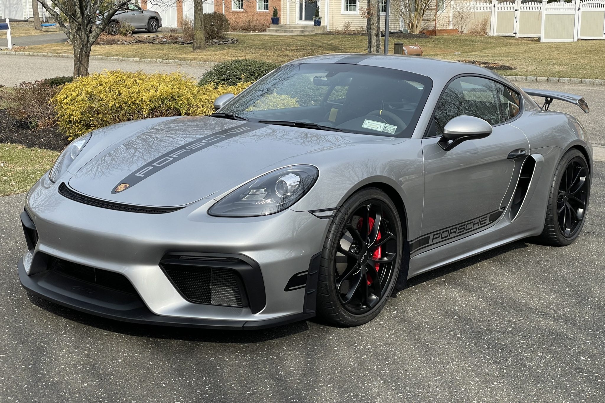 2021 718 Cayman GT4 photo 2
