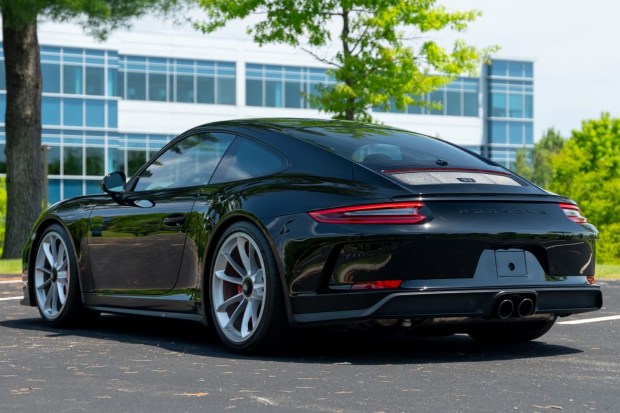 2018 911 GT3 Touring photo 2