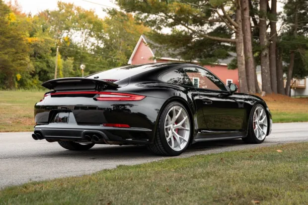2017 911 Carrera 4S photo 2