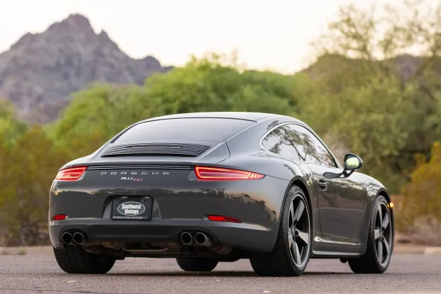 2014 911 50th Anniversary Edition photo 2