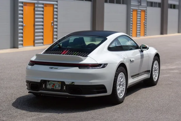 2021 911 Carrera photo 2