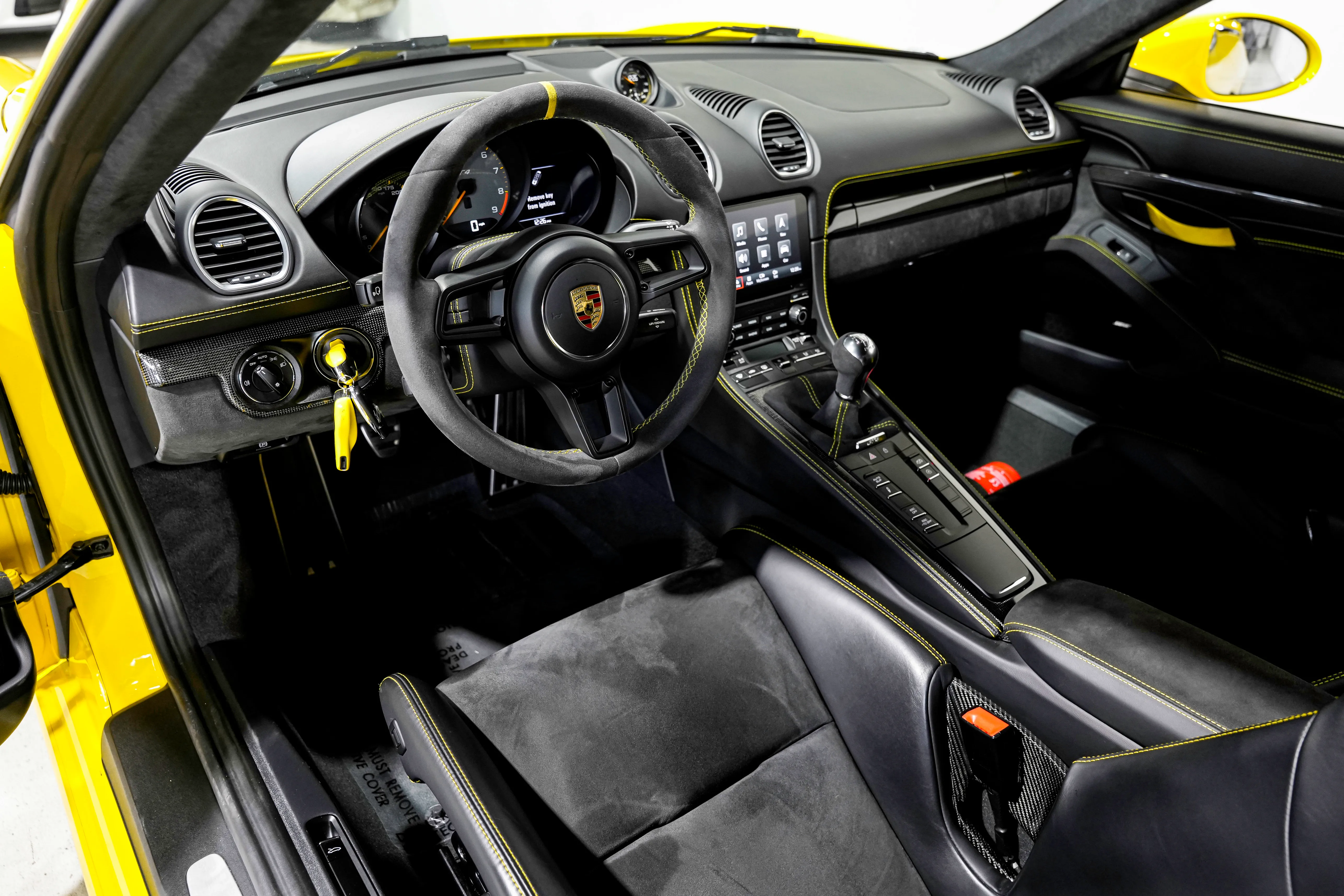 2020 718 Cayman GT4 photo 2