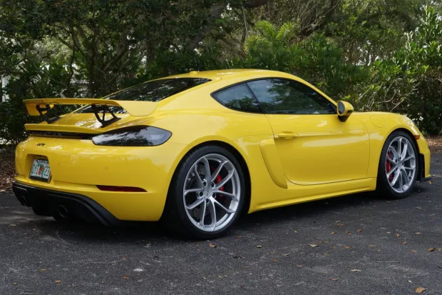 2022 718 Cayman GT4 photo 2
