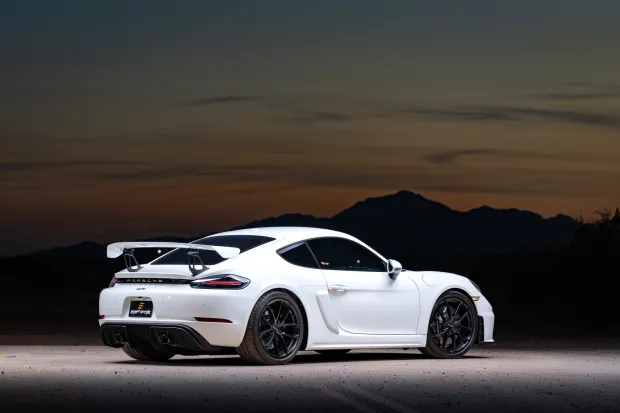 2021 718 Cayman GT4 photo 2