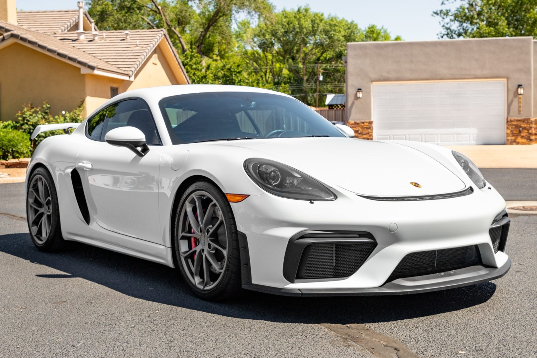 2020 718 Cayman GT4 photo 2