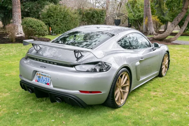 2020 718 Cayman GT4 photo 2