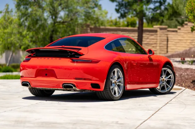 2019 911 Carrera photo 2