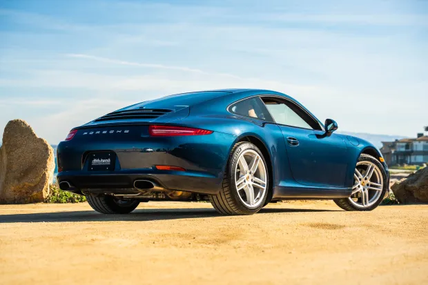 2013 911 Carrera photo 2