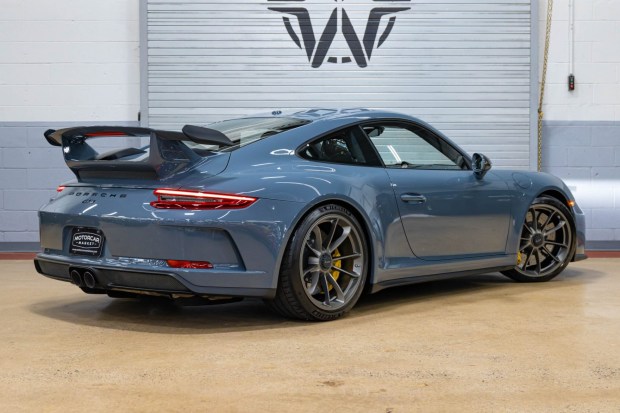 2018 911 GT3 photo 2
