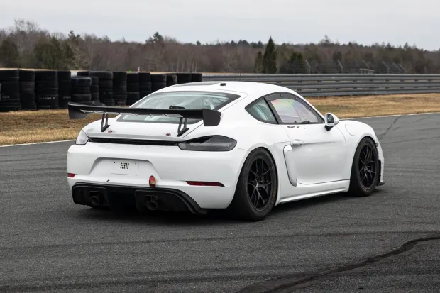 2019 718 Cayman GT4 Clubsport photo 2