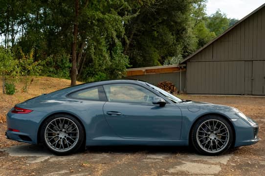 2018 911 Carrera photo 2