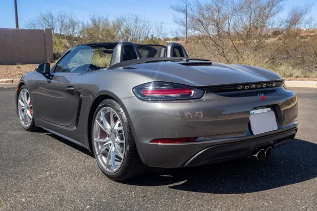 2017 718 Boxster S photo 2
