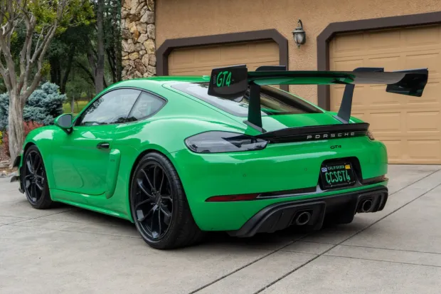 2022 718 Cayman GT4 photo 2