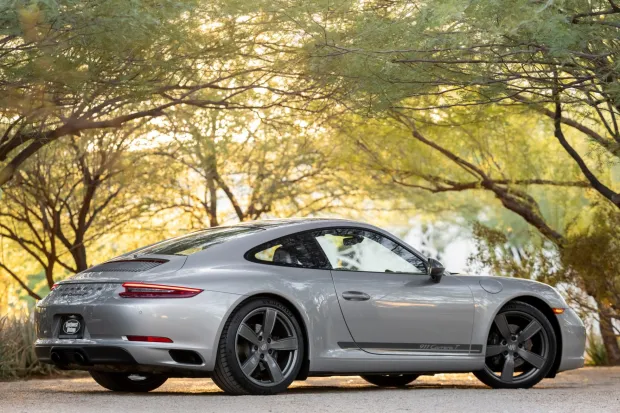 2018 911 Carrera T photo 2