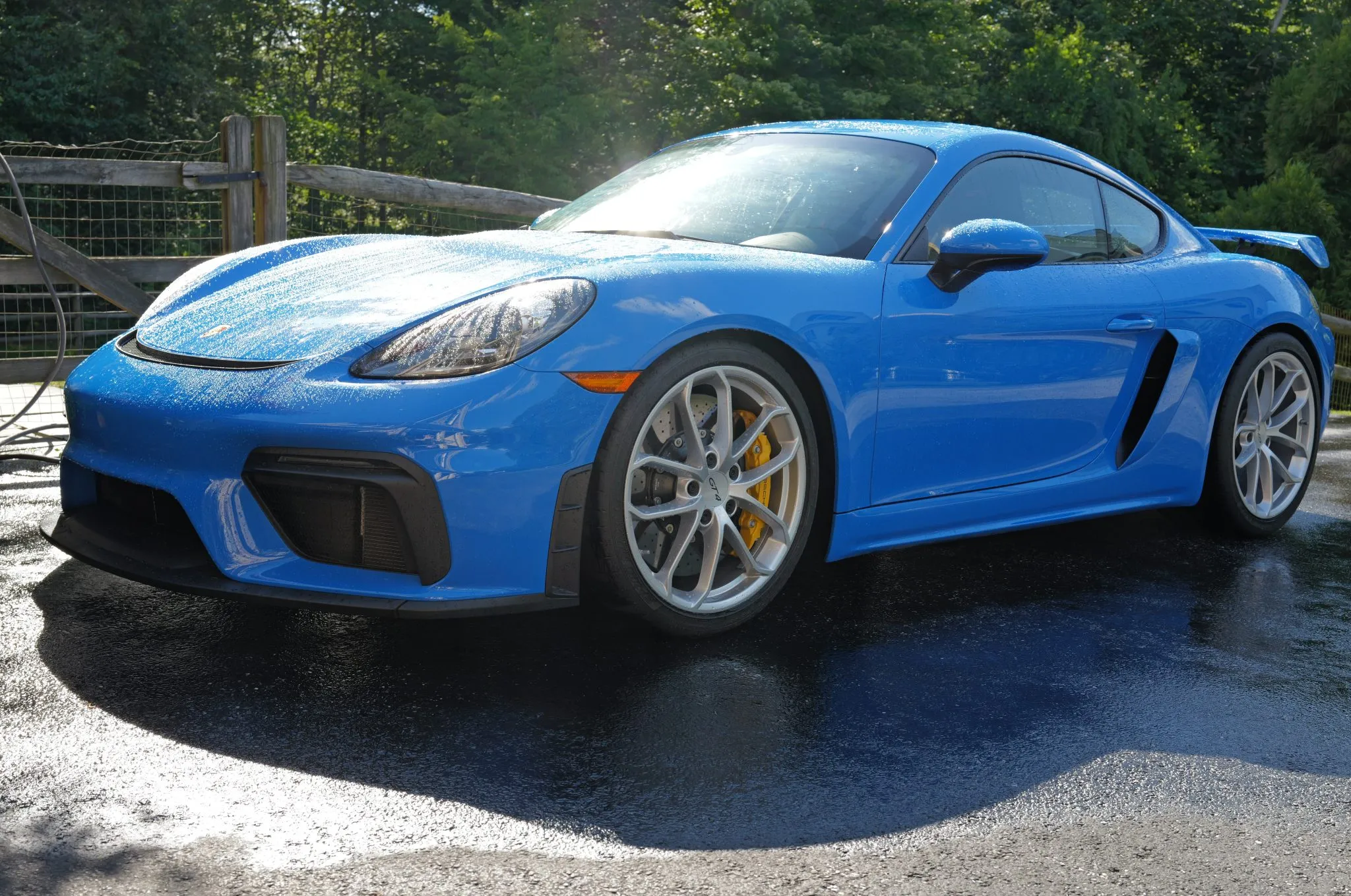 2023 718 Cayman GT4 photo 2