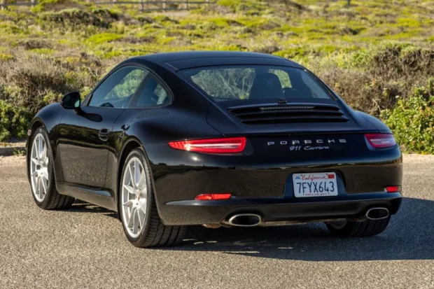 2014 911 Carrera photo 2