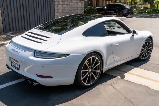 2015 911 Carrera S photo 2