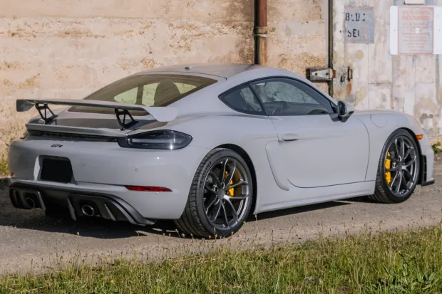 2020 718 Cayman GT4 photo 2