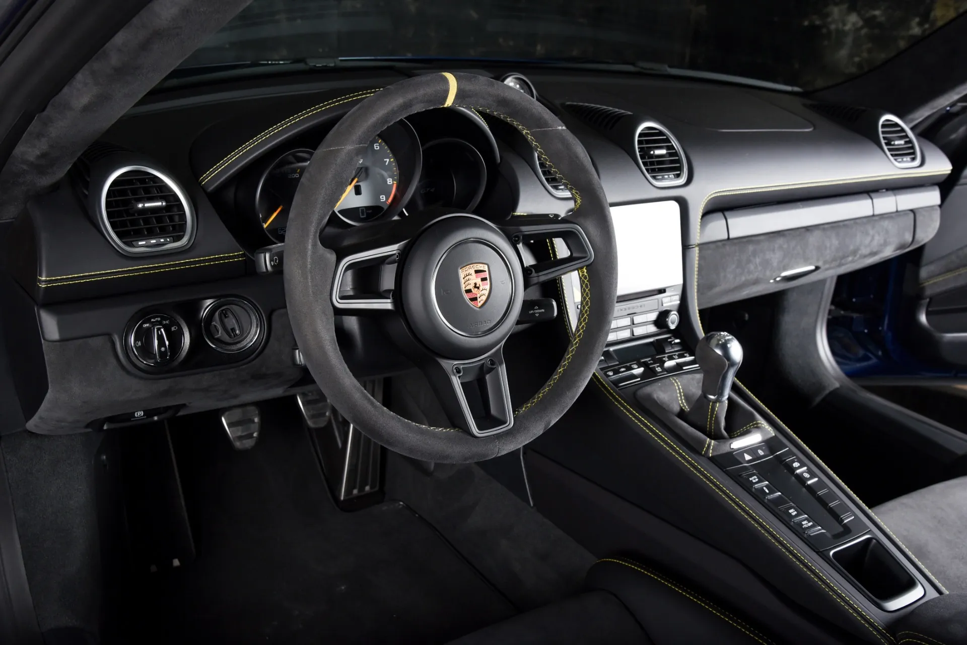 2020 718 Cayman GT4 photo 2