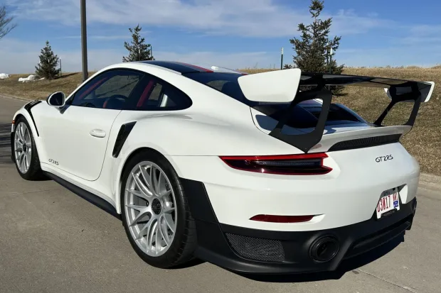 2018 911 GT2 RS photo 2