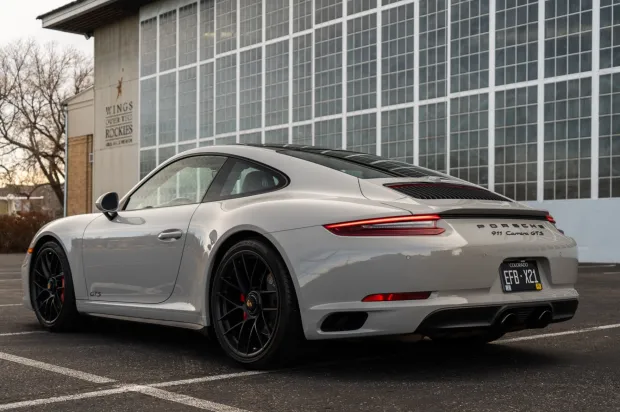 2019 911 Carrera GTS photo 2
