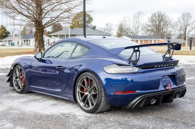 2021 718 Cayman GT4 photo 2