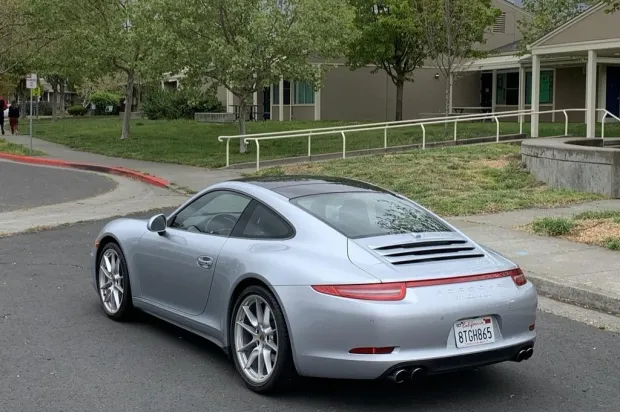 2016 911 Carrera 4 photo 2