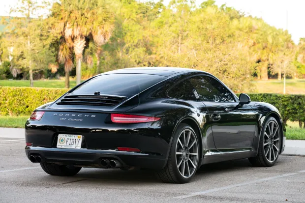 2014 911 Carrera photo 2