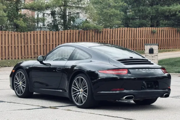 2013 911 Carrera photo 2