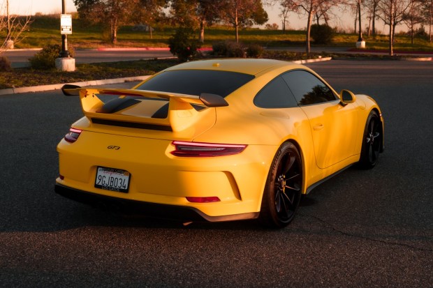 2018 911 GT3 photo 2
