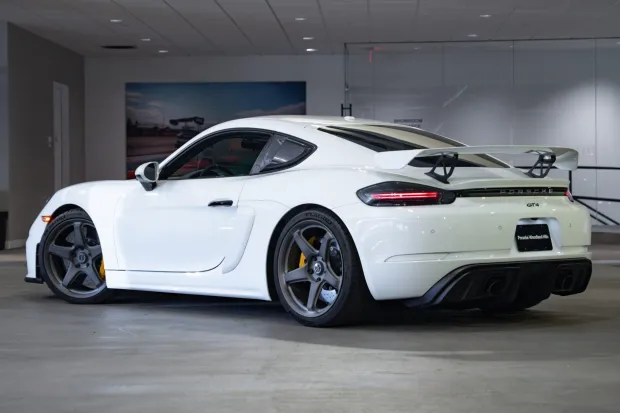 2022 718 Cayman GT4 photo 2