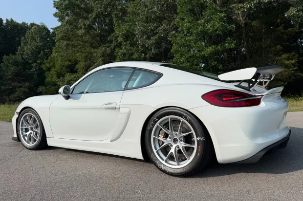 2016 718 Cayman GT4 Clubsport photo 2