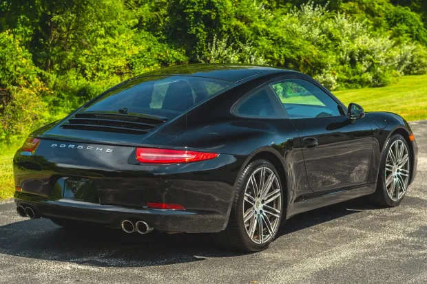 2016 911 Carrera photo 2