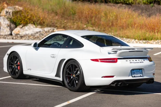 2015 911 Carrera GTS photo 2
