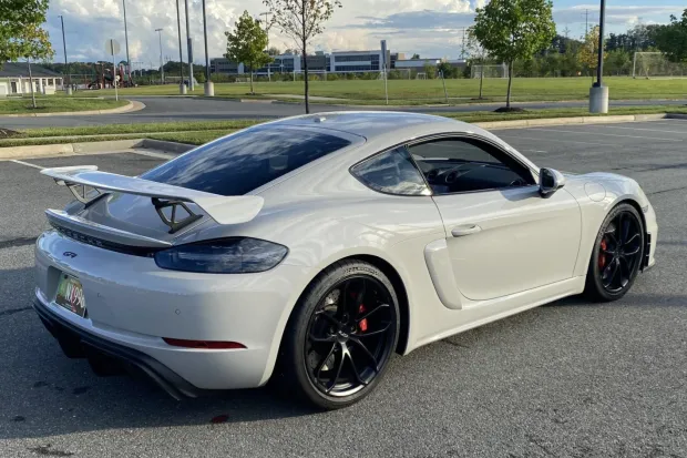 2020 718 Cayman GT4 photo 2