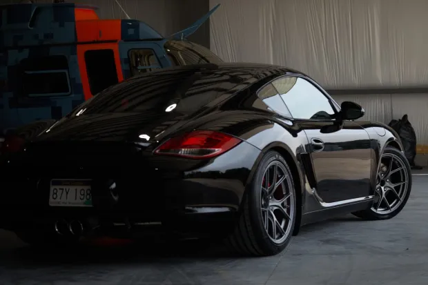 2010 Cayman S photo 2